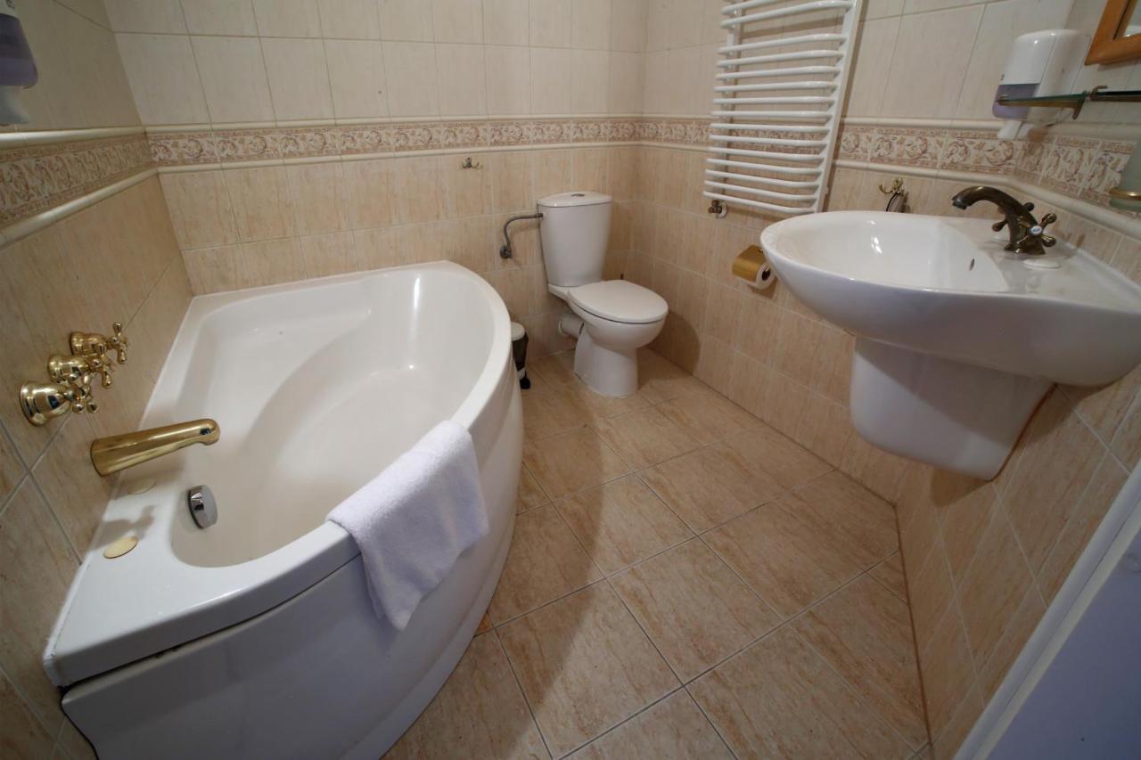 Palac Spichrz Borcz Esterno foto
